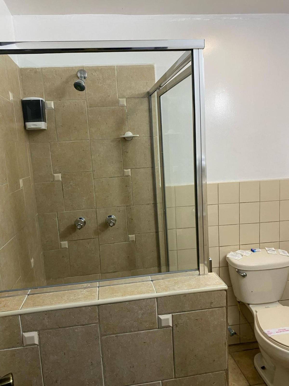 Hotel Yolanda ティファナ エクステリア 写真